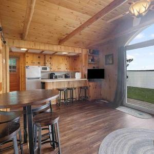 Waterfront Cabin on Bay Lake