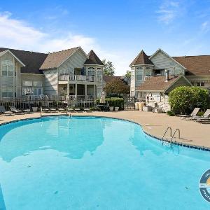 Pool Beach Walk & Lake Views in Fontana