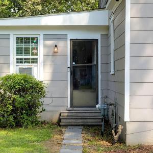 1 Mi to Dtwn Updated Studio in North Greenwood