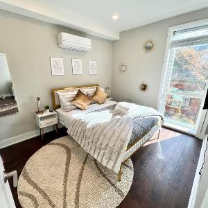 Juliet Balcony - Cute And Cozy Center City 1BR Apt