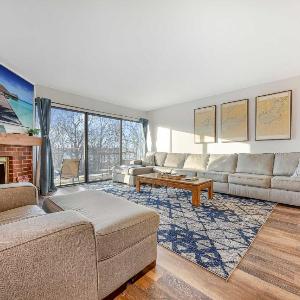 Lake Geneva Condo with Pool Fireplace & Parking