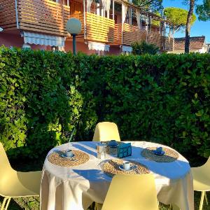 Enchanting villa for six guests