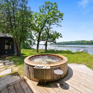 Lakefront 4-Bedroom Retreat with Hot Tub