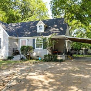 Updated North Greenwood Cottage 1 Mi to Dtwn