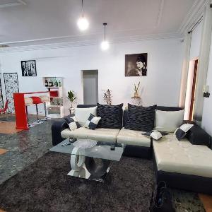 2 chambre salon avec baignoire à ouaga 2000 derrière FSR-B
