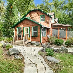 Lake Geneva Escape 4BR Arcade Fire Pit and Deck