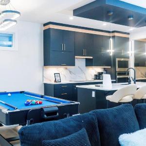 Serene Dwelling home-4 BedroomPool table near YEG- with AC