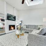 Lake Geneva Retreat Sleeps 8 with Fireplace