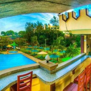 Fully serviced 3-Bedroom Olympic Pool Garden & Beach Access