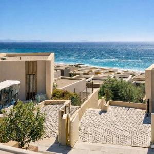 Luxury 2BR Apartment at Green Coast 104D