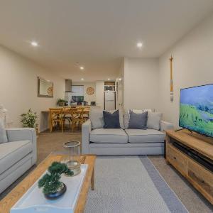 2BR in Salisbury with Garden Retreat