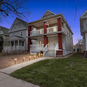 Modern Niagara Loft with Private Sunset Balcony Duplex