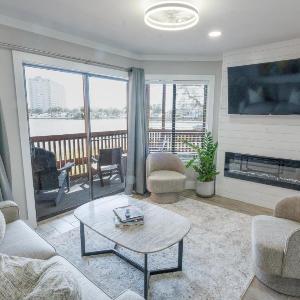 112 Arrowhead – Unique Lakefront 2BR at Kingston condo