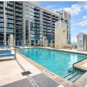 Midtown Atlanta 1BR Skyline Balcony Corner Suite by Piedmont Park LuxePad