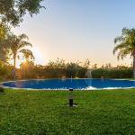 Kingsize bed apartment with pool & smart tv and wifi