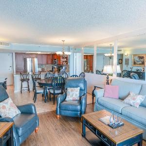 705 S Hampton Comfortable Oceanview Retreat with Private Balcony