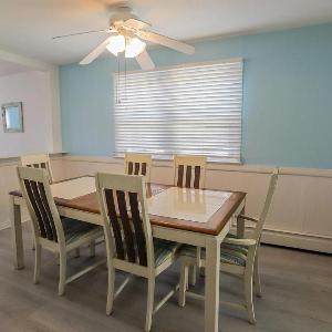 3BR Condo with a Covered Porch & Grill Few Blocks to the Beach Bay and Dining