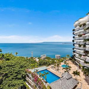 Coastal retreat condo with resort-style pool hot tub & oceanfront terrace