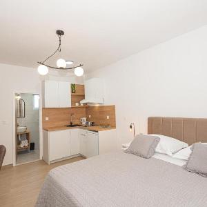 Studio Apartments Lovrić