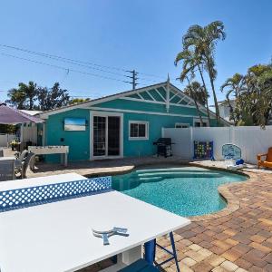 Turtle Tracks - 1 Block to Beach! Pool by Anna Maria Life Vacation Rentals