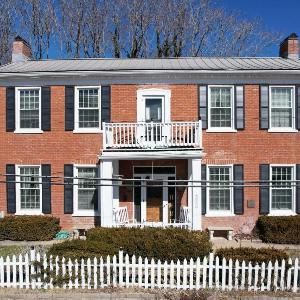 Hatchery House Bed & Breakfast