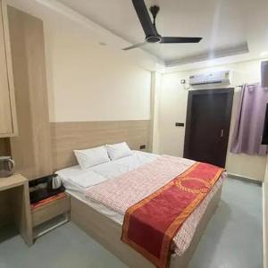 FabHotel Shivangan - 200M From Banke Bihari Temple Vrindavan