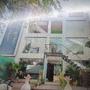Hotel O Golden Stone Near Electricity Office Vasundhara