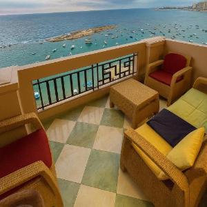 Entire seaview 3 bedroom apartment in central alex