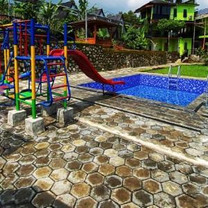 MERAH PUTIH GLAMPING