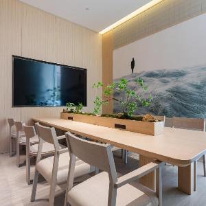 Shi Yueting  Arts Media Hotel (Shenzhen Longgang Universiade Center Shengping Metro Station)