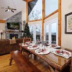 Peekin'Over Pigeon Forge 3 bedroom 3 bath cabin Sevierville Tennessee