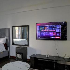 Modern suite at Maboneng with Wi-Fi & SmartTV