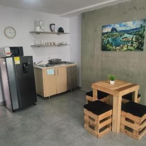 Cold AC fast Wifi best Laureles location and rates