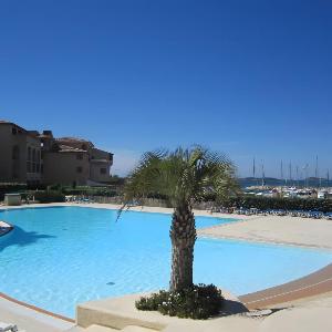 T2 climatisé avec piscine