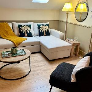 Chic apartment between the sea and palm trees