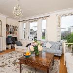 Veeve - The Warwick Avenue Retreat 