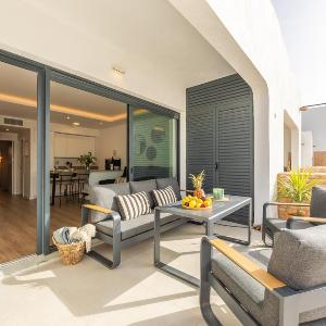2BR Apt with Terrace & Parking Near Beach & Town