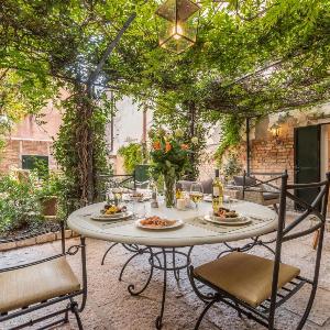 La Baruffa Private House with Garden in Dorsoduro