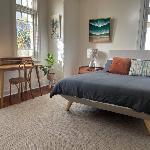 Art Deco Coastal Retreat 250m to Coogee Beach 