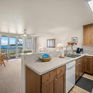 Wailua Bay View 105 Oceanfront condo