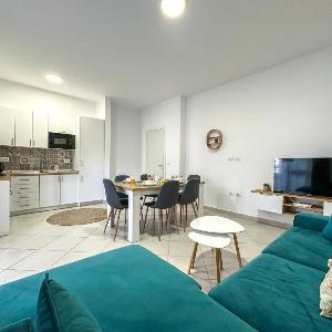 505 Sunray Apartment