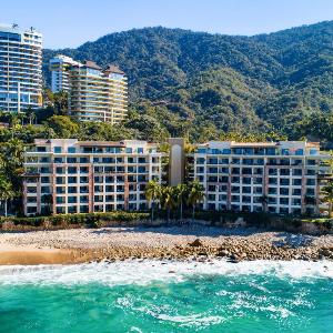 Beachfront dream retreat with pool tennis & gym access - washer/dryer AC