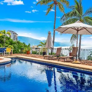 Bright ocean-view 2-story condo near beach with pool balcony & full kitchen