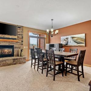 Sleep 10-Big Sandy Villa-Luxury-Lake view deck