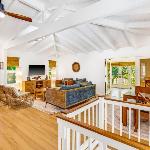 5 bed house walk to shops beach and restaurants