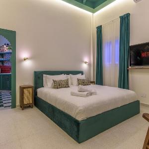 SÀWĀ Dahlia 1BR Forest Green Apt in Mar Mikhael