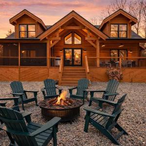 Family-friendly cabin with game room and backyard