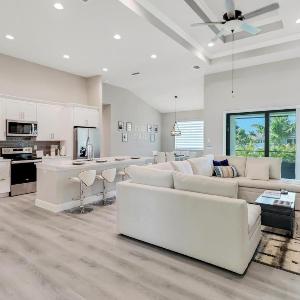 Beach Hoppers Poolhouse 1007