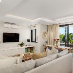 Spacious Designer Apartment with Balcony and Pool Cape Town