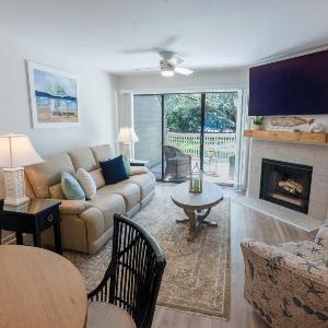 12C Richmond Park - Coastal Retreat only a 4-Min Walk to Beach condo